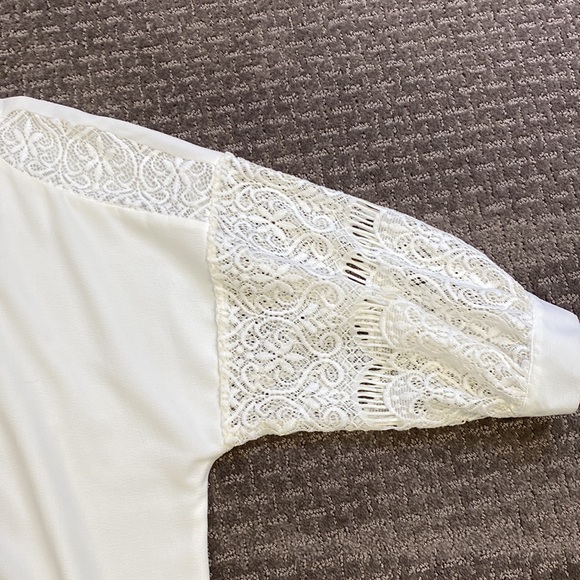Women’s Feminine Blouse with Lace Detailing, XL - Picture 2 of 10
